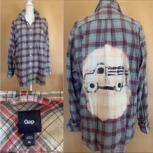Oversized upcycled, bleached and handpainted flannel. Gap size xl 
Soft and cozy
